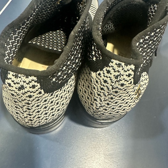 CHANEL lace up Black and white booties - Picture 2 of 8